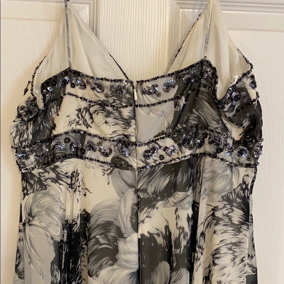 Gray Floral Sequin Flowy Dress - Picture 8 of 8